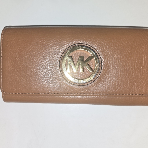 Michael Kors Tan Leather Wallet with Gold Logo - Picture 1 of 5